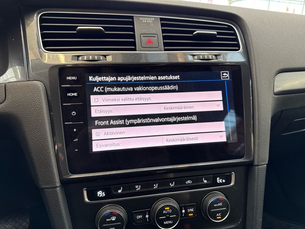 Volkswagen Golf 2020 Musta