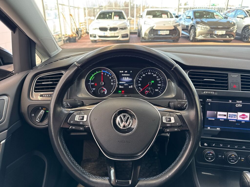 Volkswagen Golf 2020 Musta