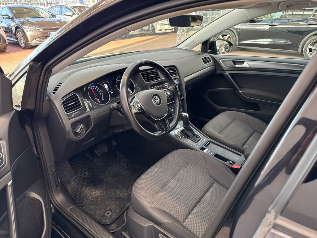 Volkswagen Golf 2020 Musta