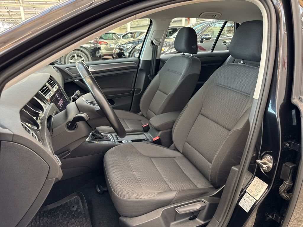 Volkswagen Golf 2020 Musta