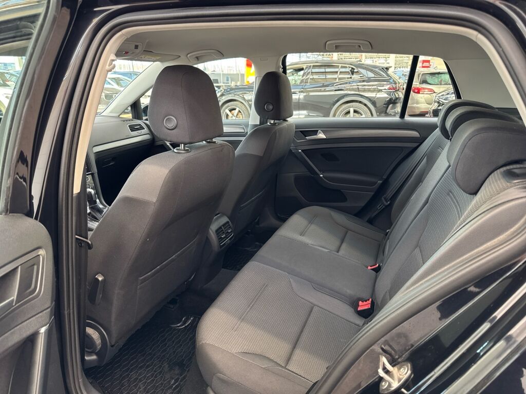 Volkswagen Golf 2020 Musta