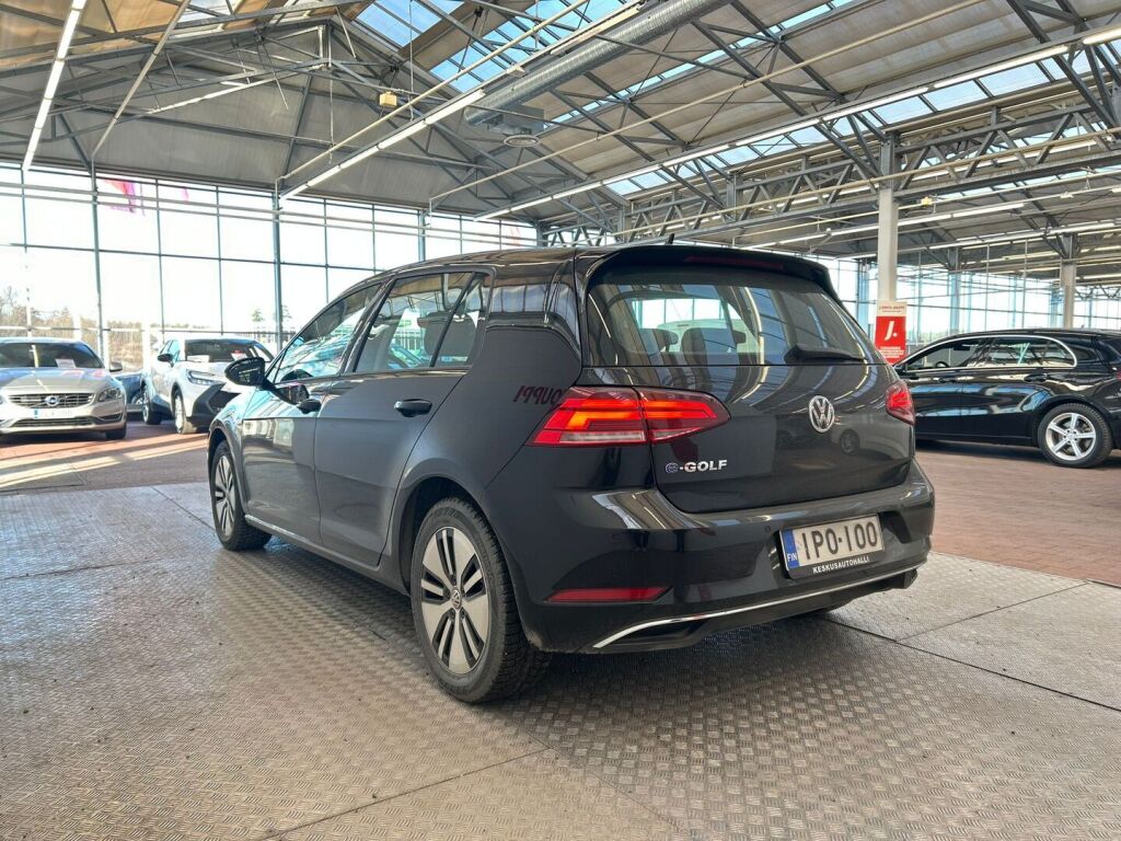 Volkswagen Golf 2020 Musta