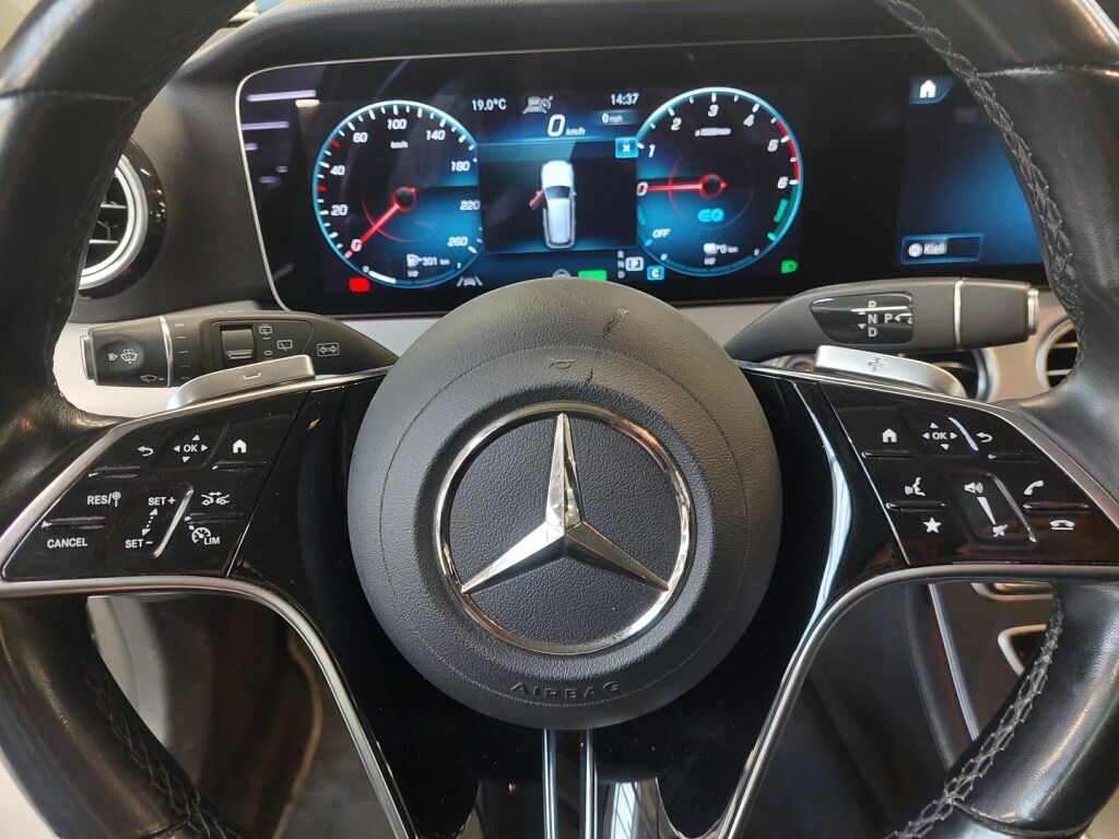 Mercedes-Benz E 2022 Musta