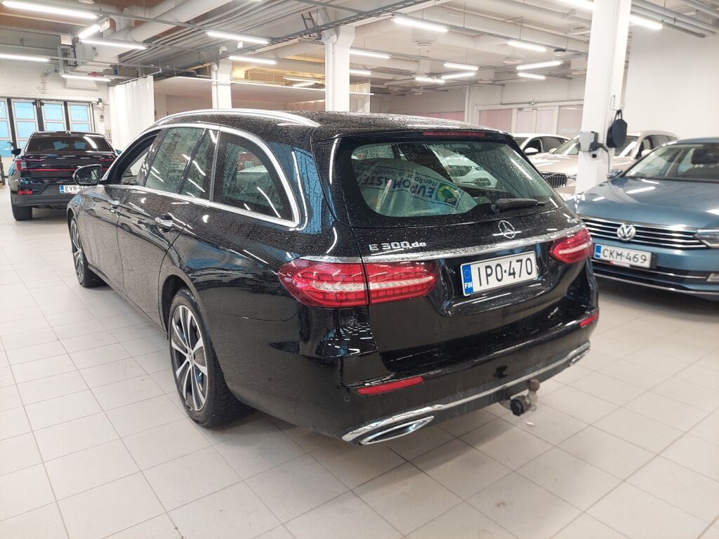 Mercedes-Benz E 2022 Musta