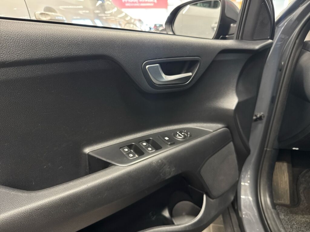 Kia Stonic 2022 Harmaa