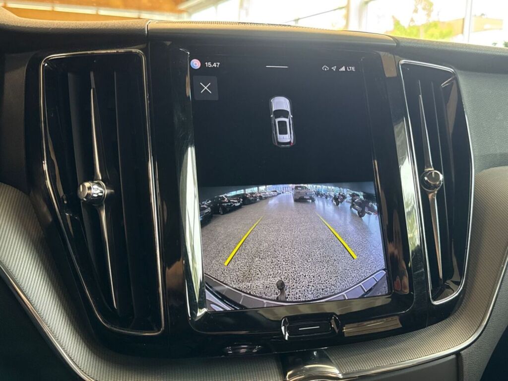 Volvo XC60 2023 Musta