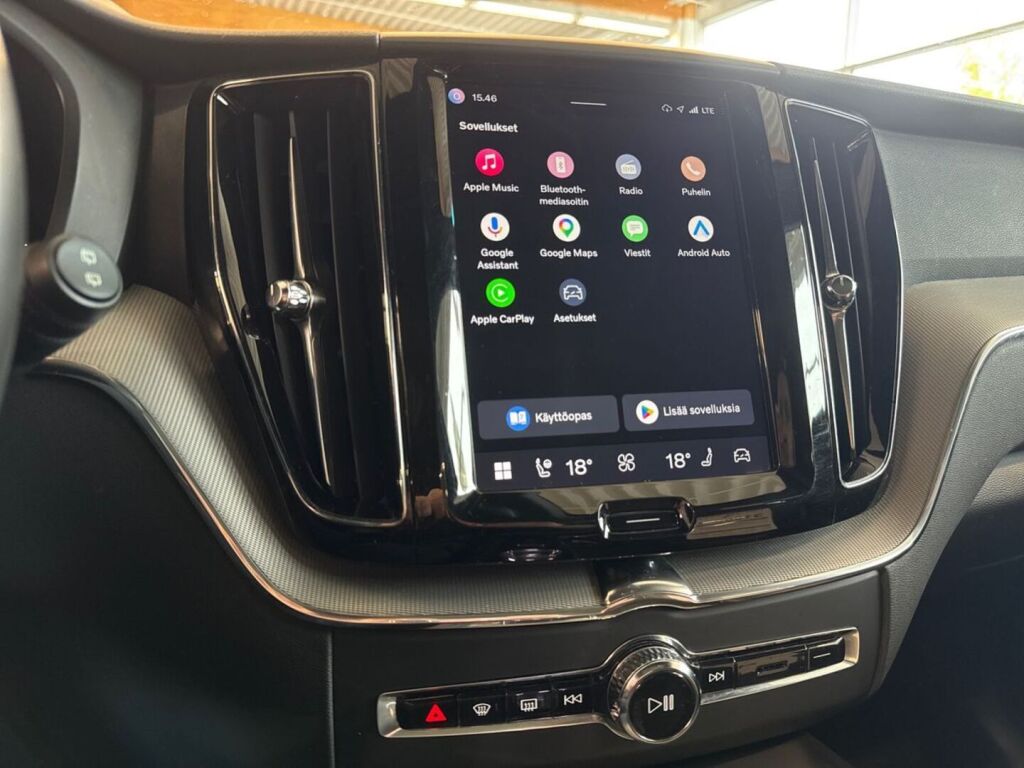 Volvo XC60 2023 Musta