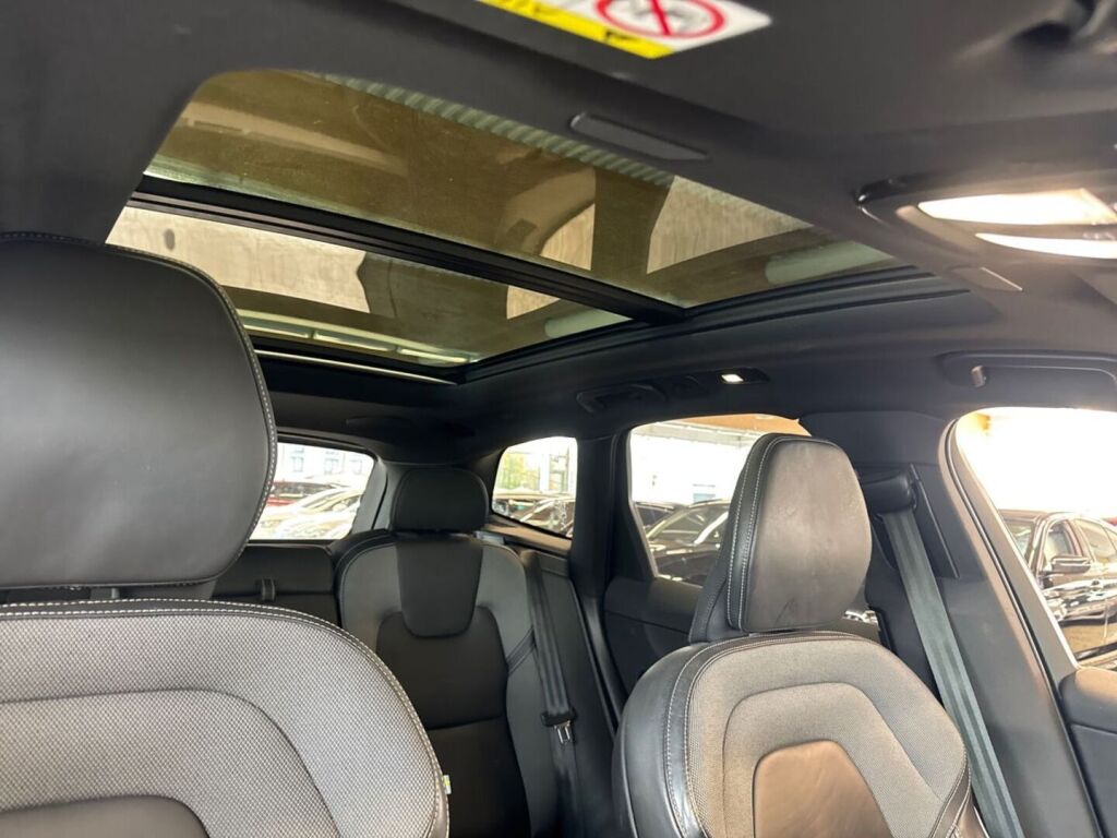 Volvo XC60 2023 Musta