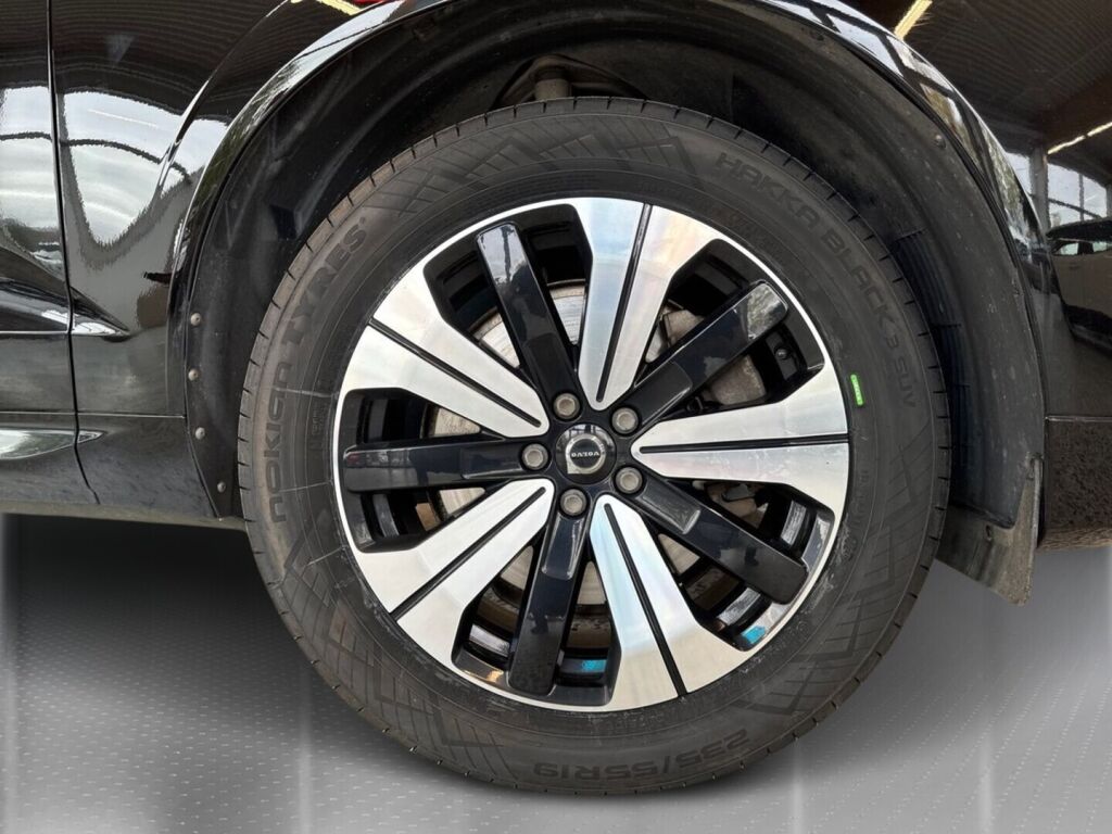 Volvo XC60 2023 Musta