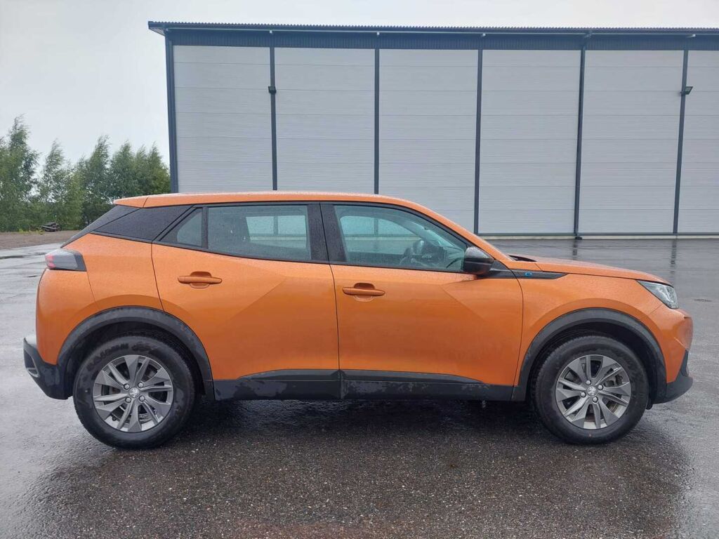 Peugeot e-2008 2022 Oranssi