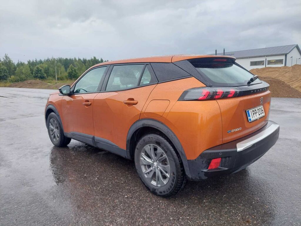 Peugeot e-2008 2022 Oranssi