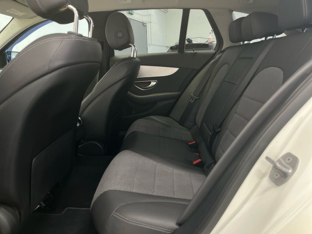 Mercedes-Benz C 2019 Valkoinen