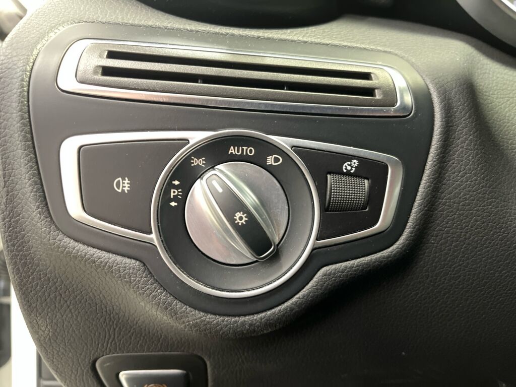 Mercedes-Benz C 2019 Valkoinen