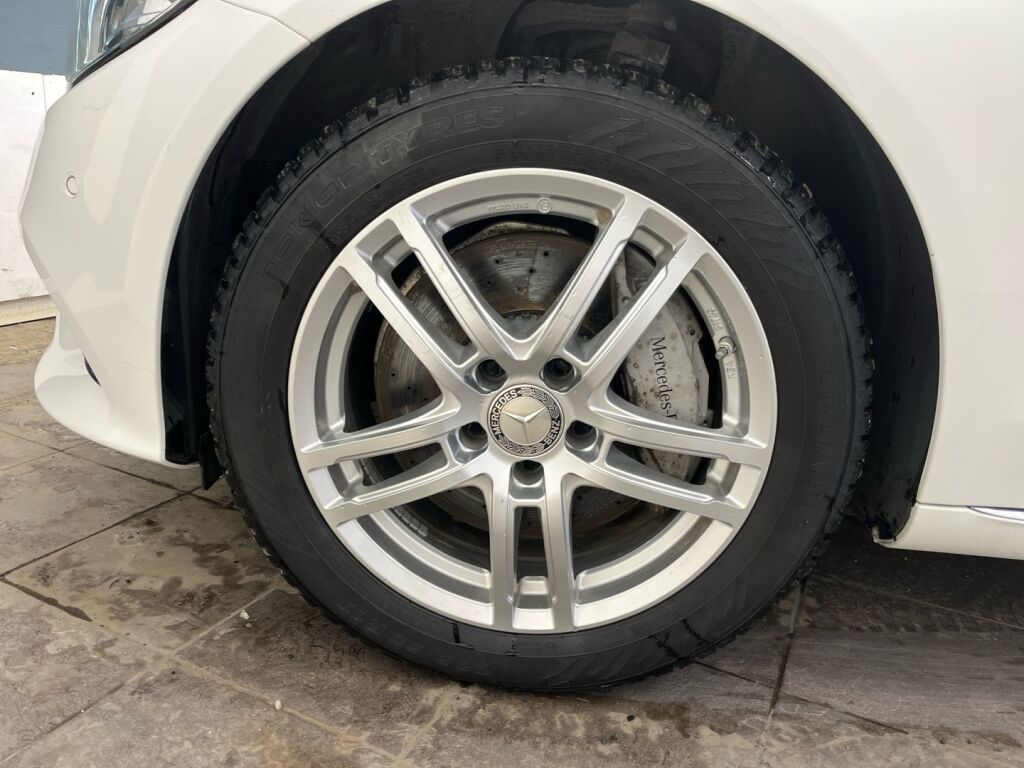 Mercedes-Benz C 2019 Valkoinen