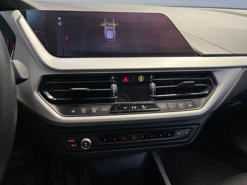 BMW 118 2020 Musta