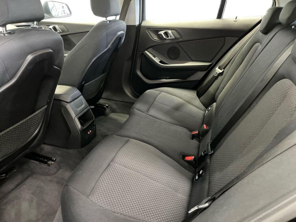 BMW 118 2020 Musta