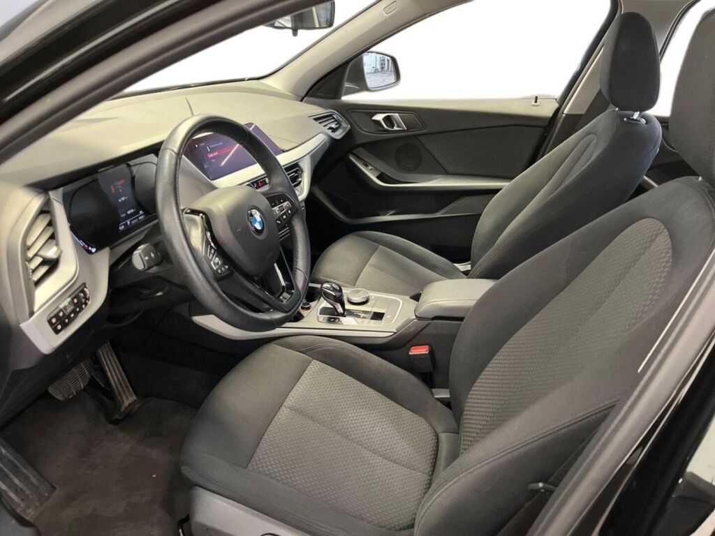 BMW 118 2020 Musta