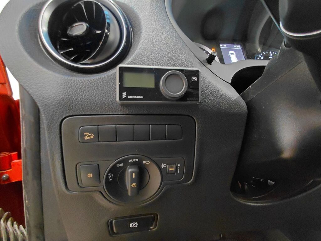 Mercedes-Benz Vito 2023 Punainen