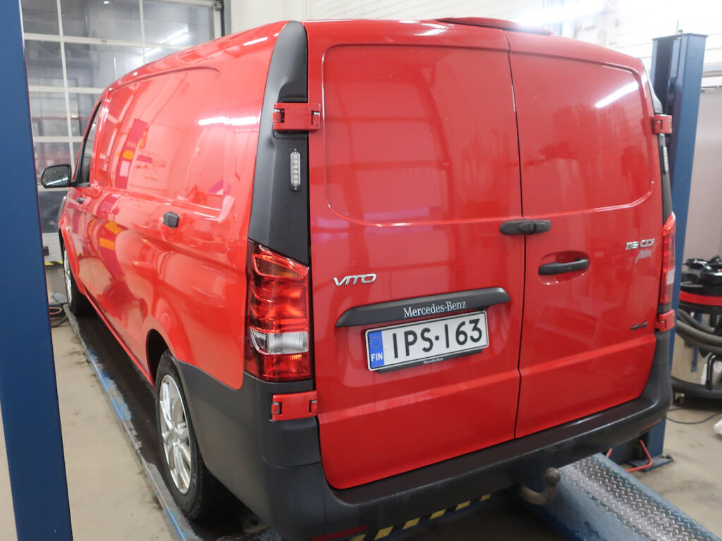 Mercedes-Benz Vito 2023 Punainen