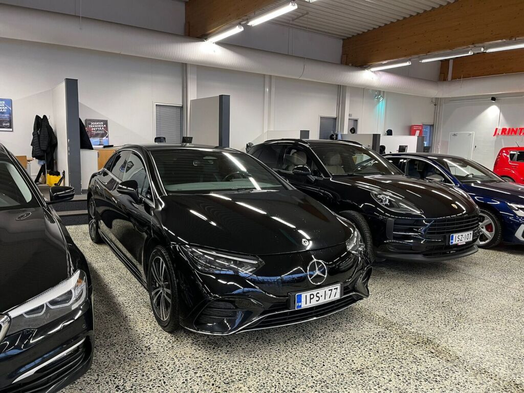 Mercedes-Benz EQE 2023 Musta