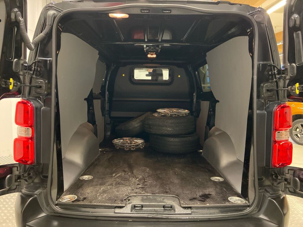 Citroen Jumpy 2022 Musta