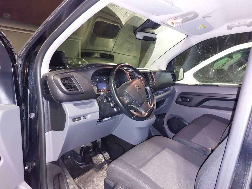 Citroen Jumpy 2022 Musta