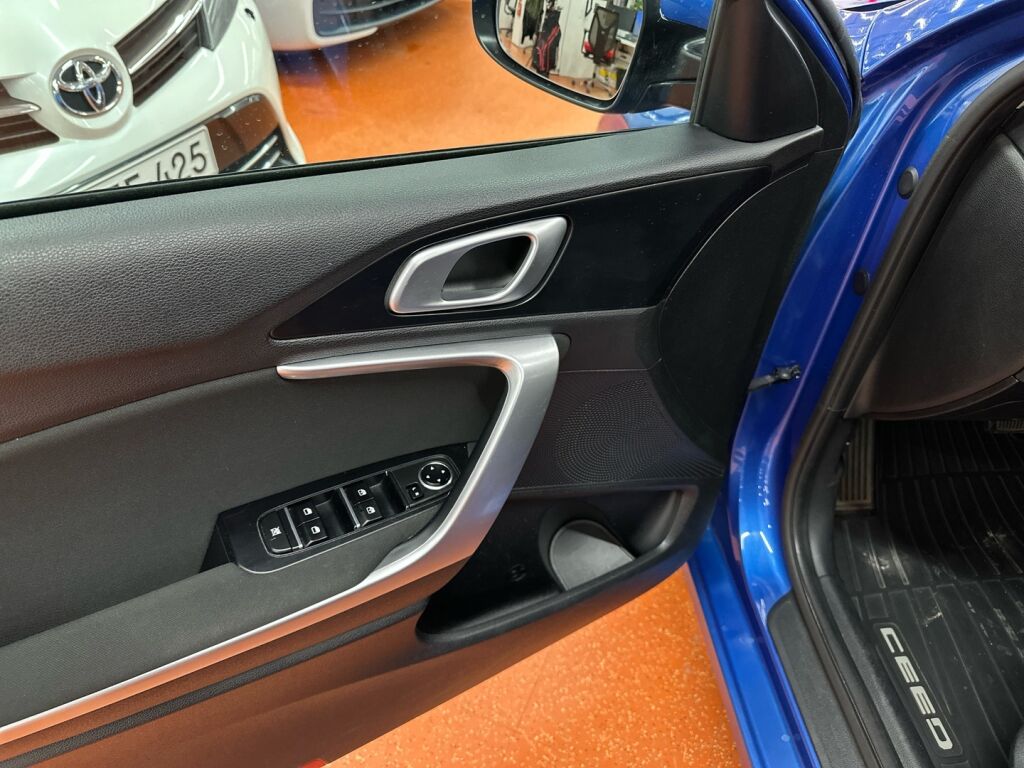 Kia Ceed 2022 Sininen