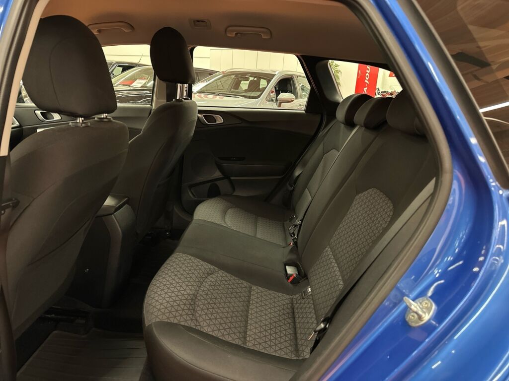 Kia Ceed 2022 Sininen