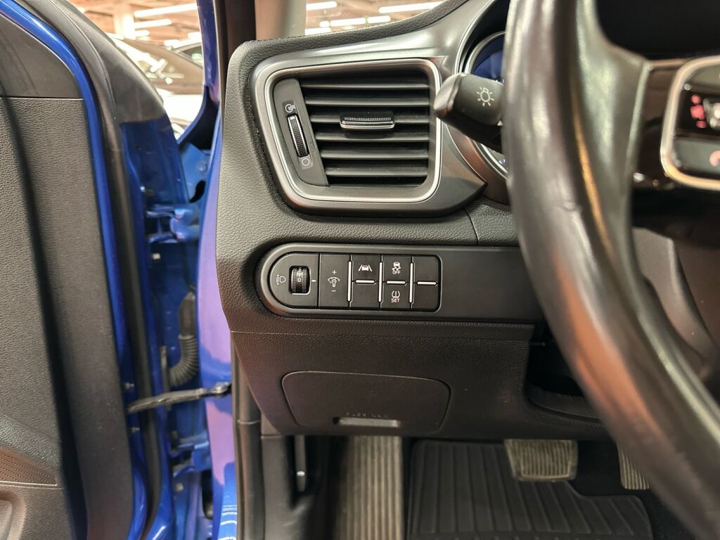 Kia Ceed 2022 Sininen