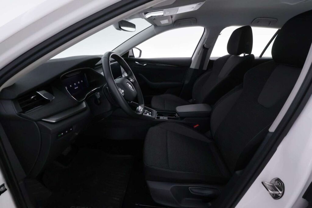 Skoda Octavia 2022 Valkoinen