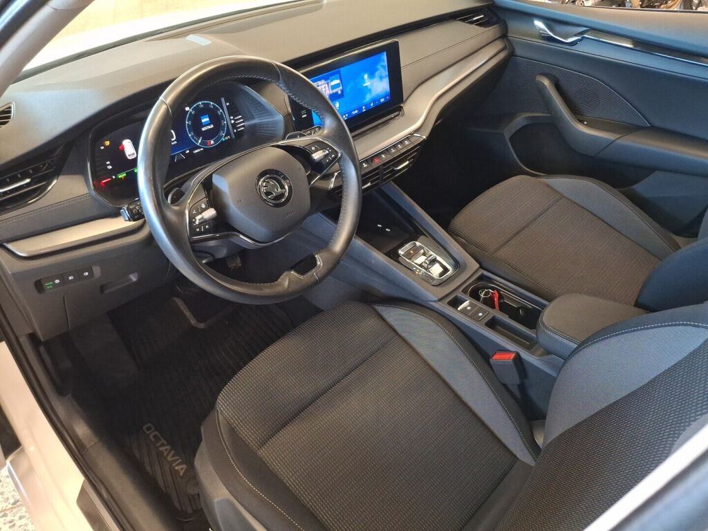 Skoda Octavia 2022 Valkoinen