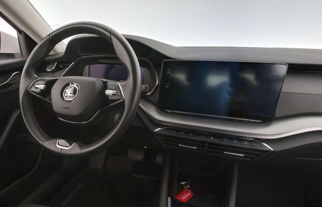 Skoda Octavia 2022 Valkoinen