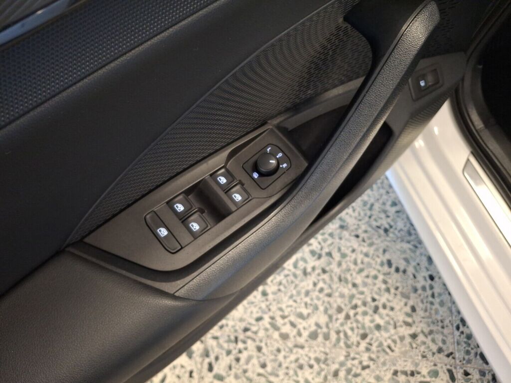 Skoda Octavia 2022 Valkoinen