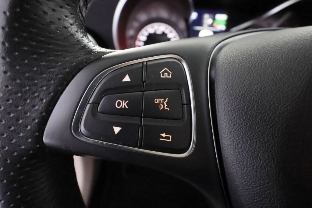 Mercedes-Benz GLC 2018 Musta