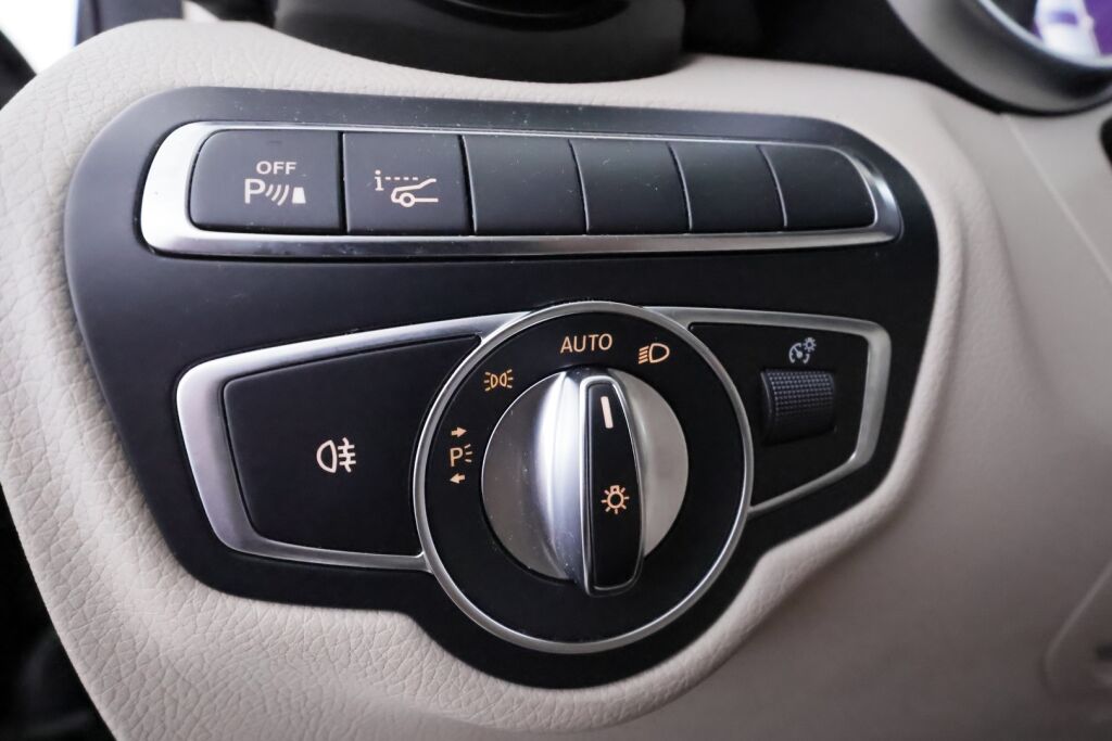 Mercedes-Benz GLC 2018 Musta