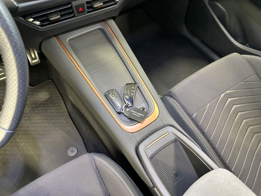 Cupra Born 2022 Valkoinen