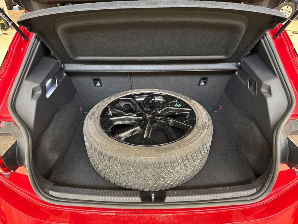 Cupra Born 2022 Punainen