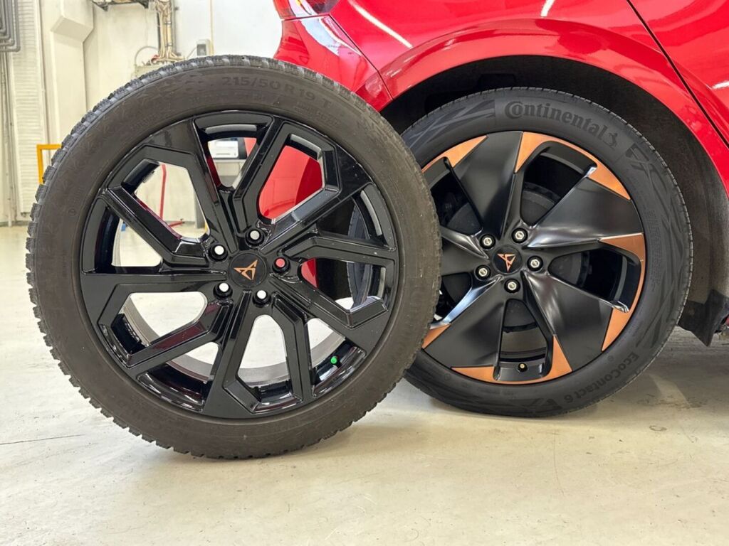 Cupra Born 2022 Punainen