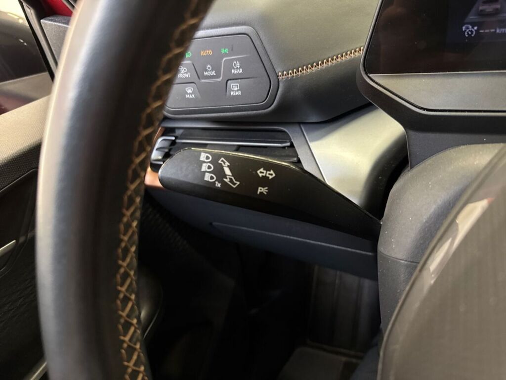 Cupra Born 2022 Punainen