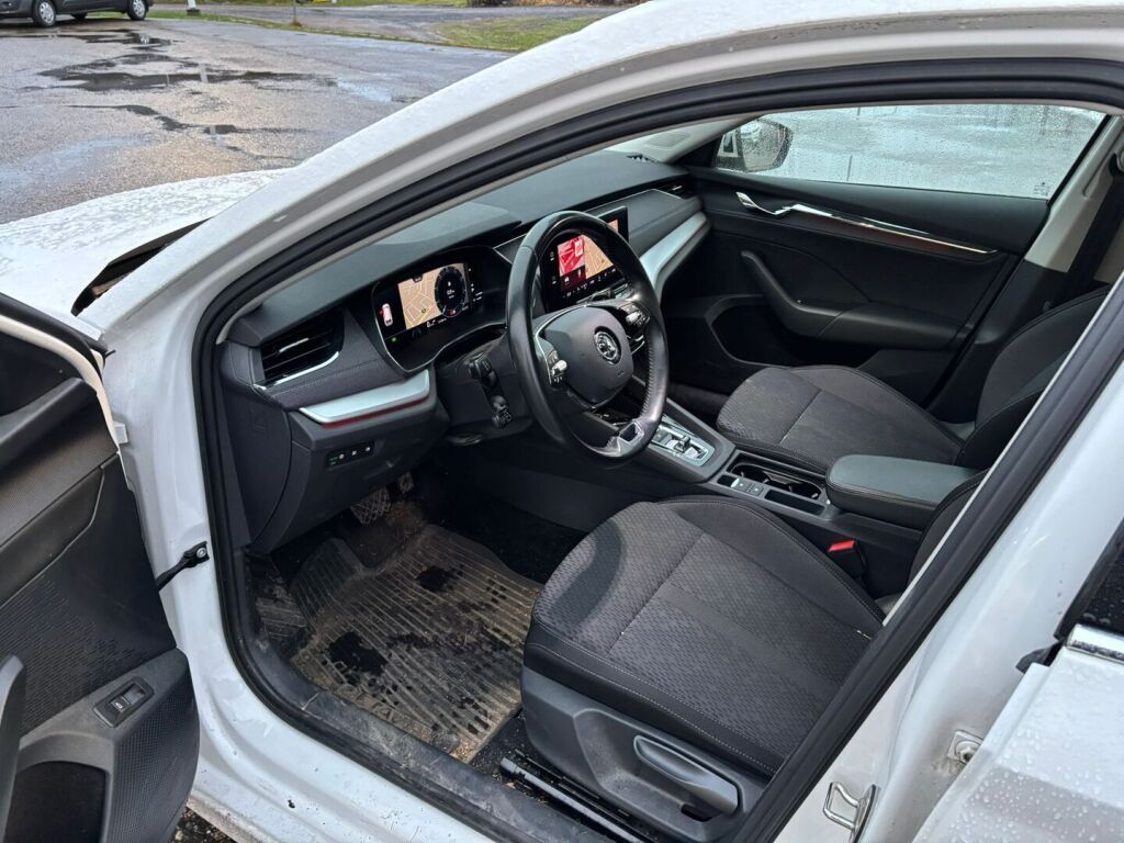 Skoda Octavia 2022 Valkoinen