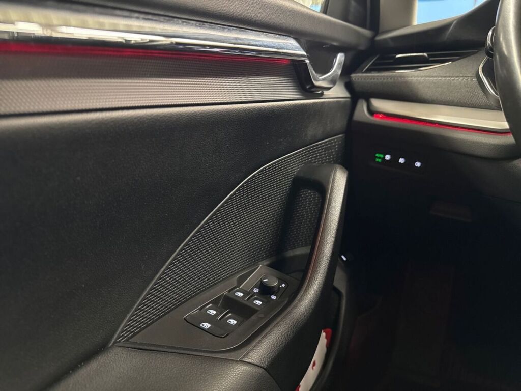 Skoda Octavia 2022 Valkoinen