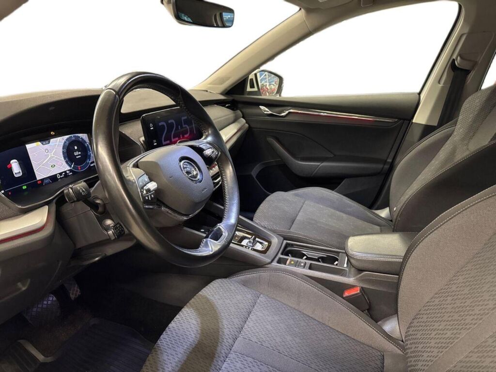 Skoda Octavia 2022 Valkoinen