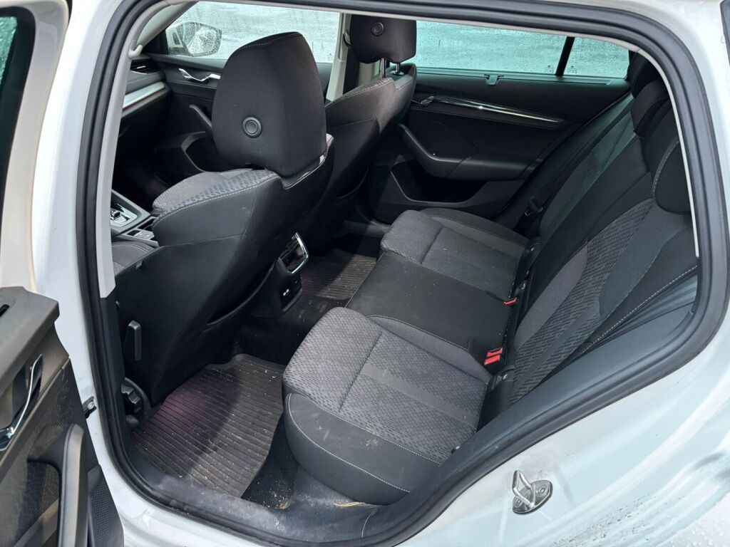 Skoda Octavia 2022 Valkoinen