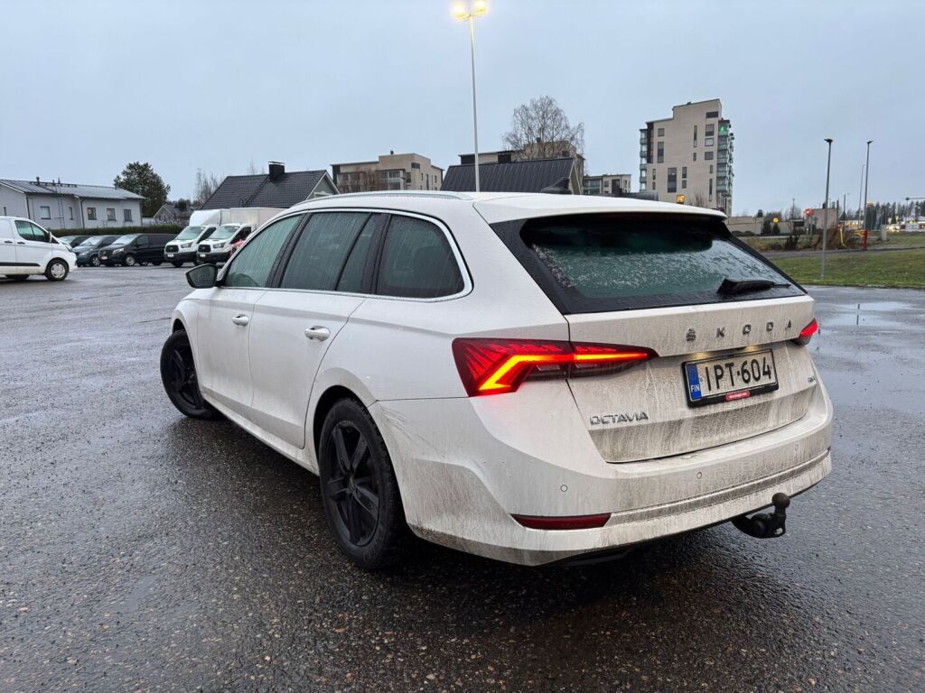 Skoda Octavia 2022 Valkoinen