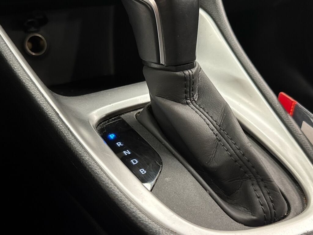 Toyota Yaris 2022 Valkoinen