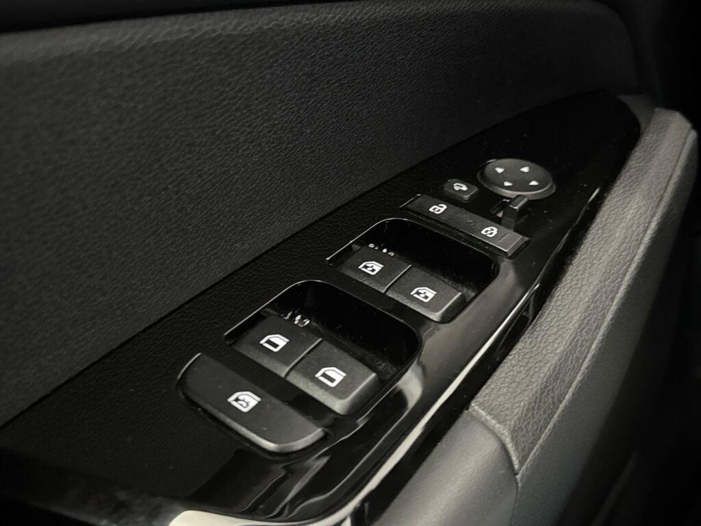 Kia Sportage 2023 Punainen