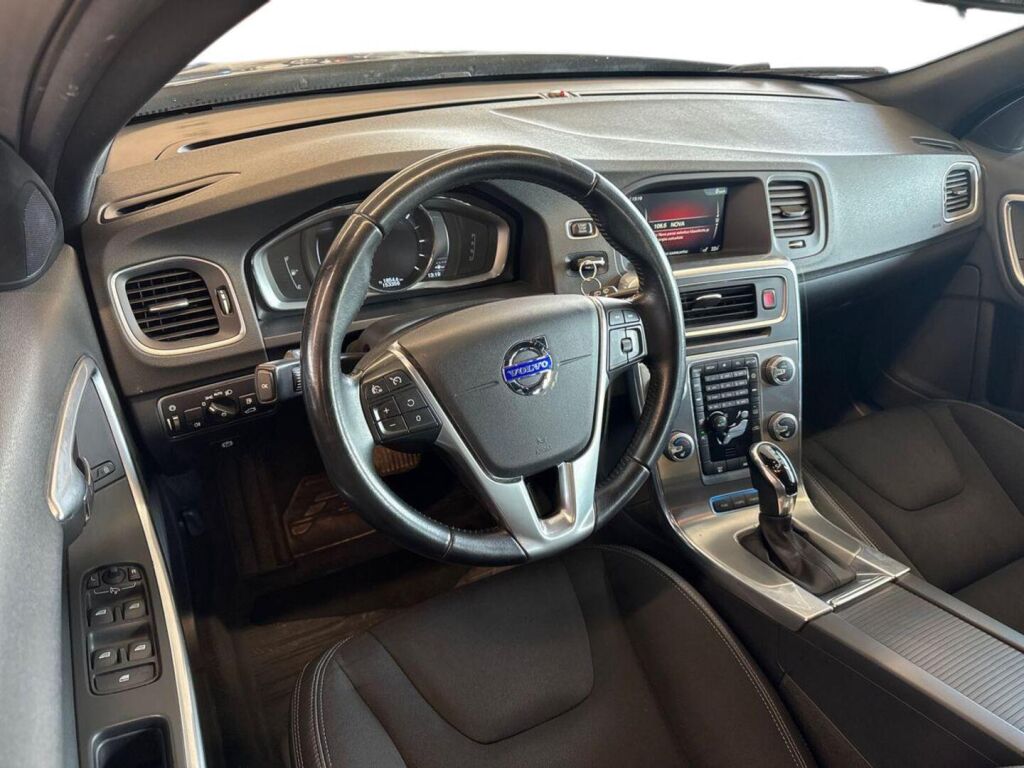 Volvo V60 2016 Sininen
