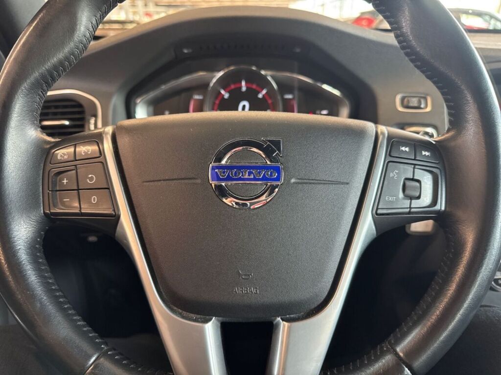 Volvo V60 2016 Sininen
