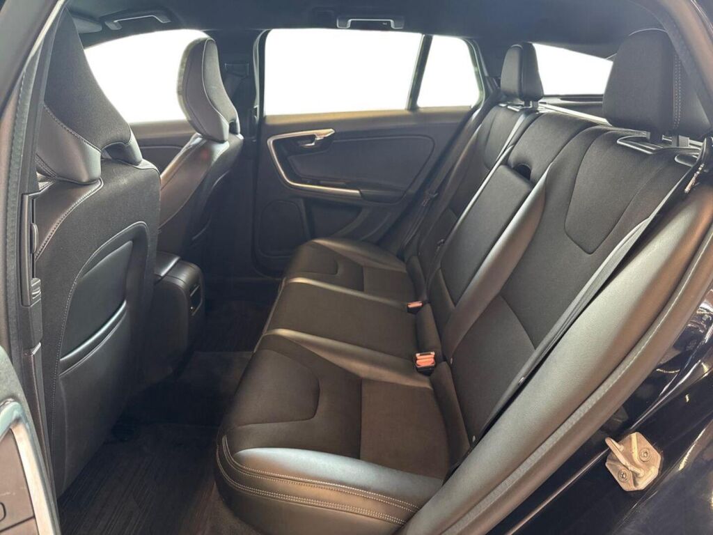 Volvo V60 2016 Sininen