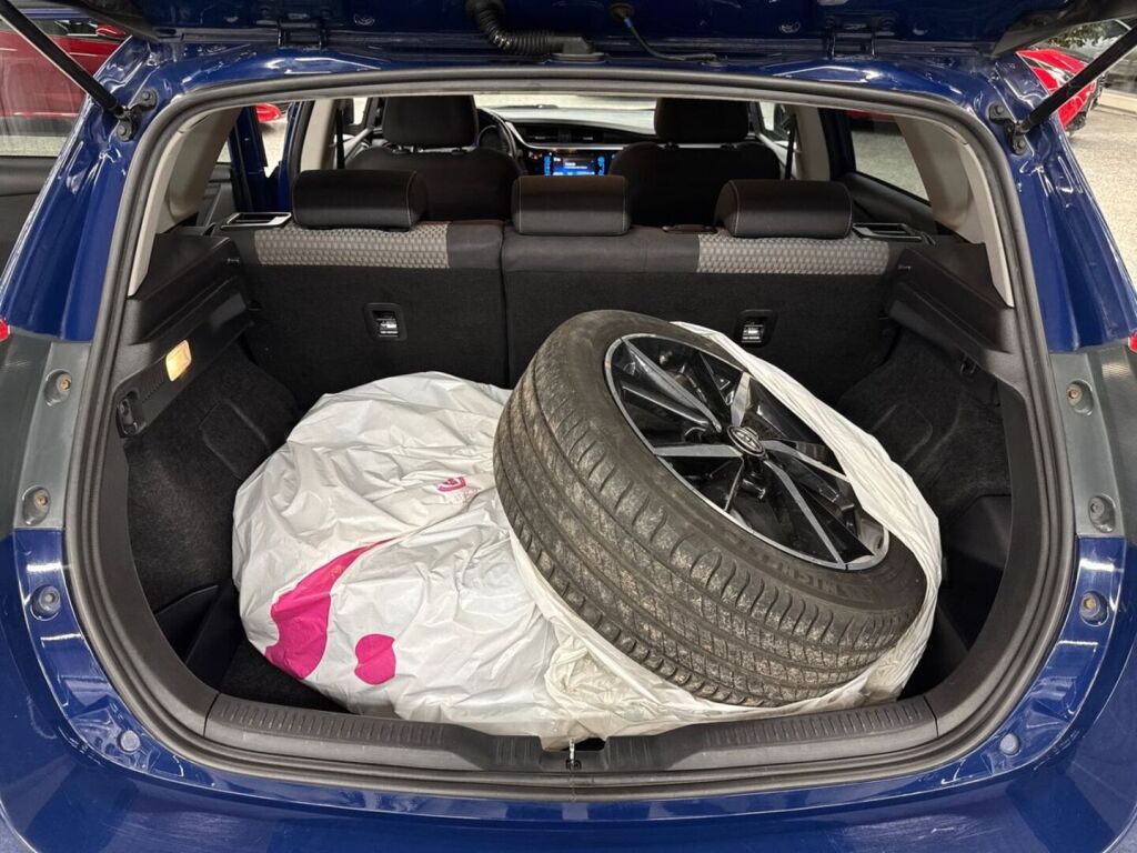 Toyota Auris 2017 Sininen